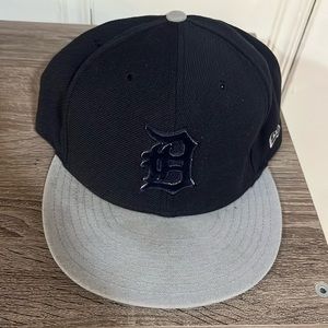 Detroit Tigers Hat size 8 New Era Blue With gray Pre Owned